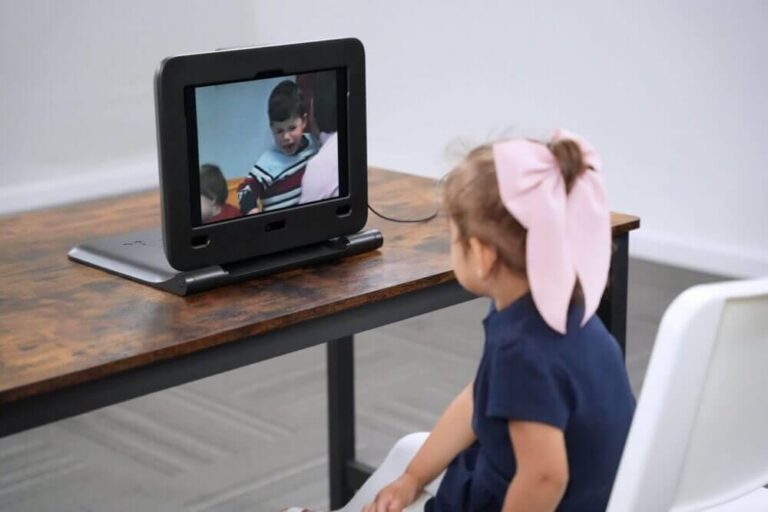 Autism Screening Via Gaze Tracking, Retina Imaging May Help Children Receive ABA Sooner